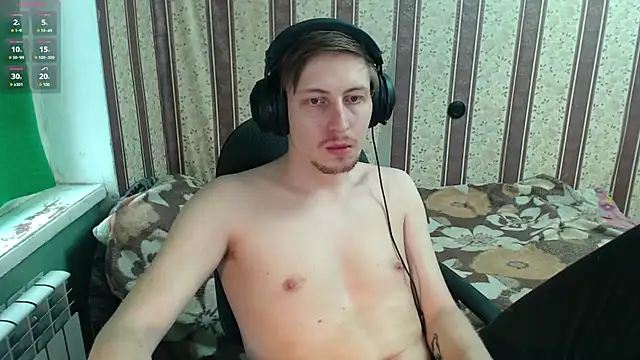 Snapshot of darienlarge chatting on 11.10.25 darienlarge online show from 11.10.25