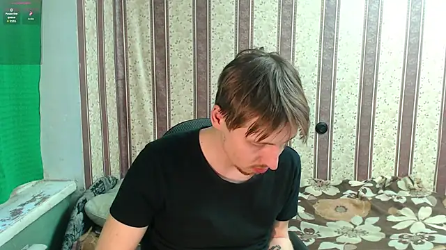 Snapshot of darienlarge chatting on 11.12.25 darienlarge online show from 11.12.25