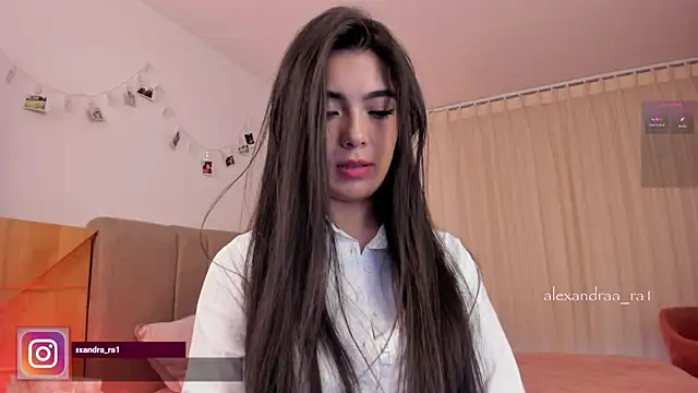 Snapshot of Alexandra_ra chatting on 10.06.25 Alexandra ra online show from 10.06.25