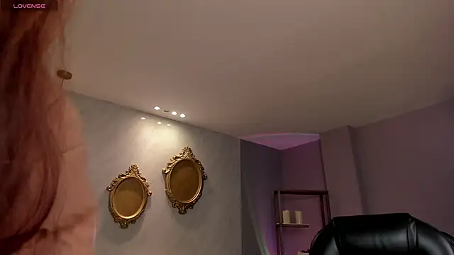 ErikaBenz  online show from 10.12.25