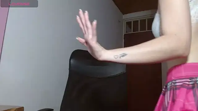 Snapshot of emily_littesweet chatting on 10.17.25 emily littesweet online show from 10.17.25