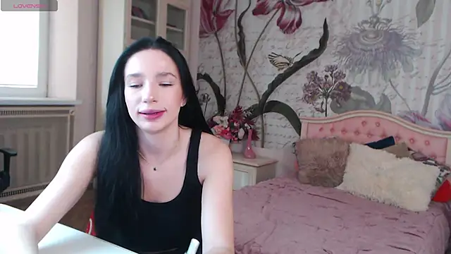 Snapshot of AliciaBow chatting on 09.24.25 AliciaBow online show from 09.24.25