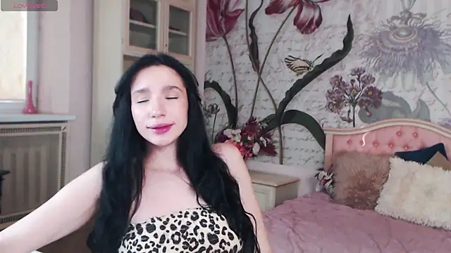 Snapshot of AliciaBow chatting on 10.23.25 AliciaBow online show from 10.23.25