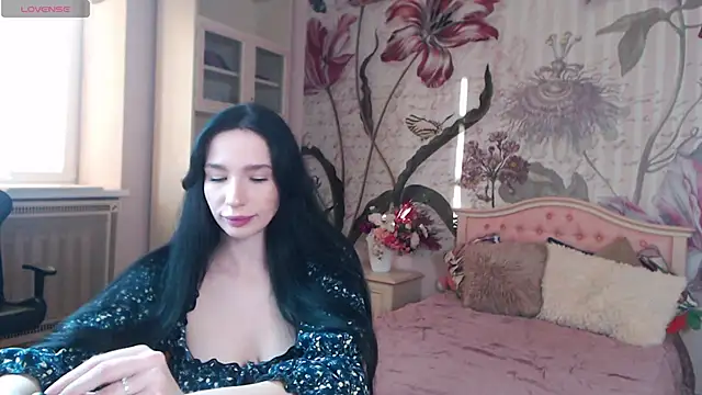 Snapshot of AliciaBow chatting on 10.31.25 AliciaBow online show from 10.31.25