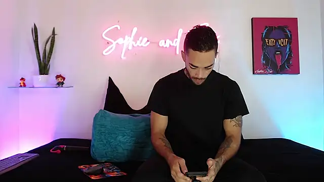 Snapshot of SophieFoxx17 chatting on 10.15.25 SophieFoxx17 online show from 10.15.25