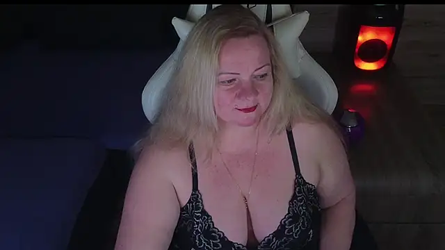 Snapshot of MolligSpielle chatting on 02.27.26 MolligSpielle online show from 02.27.26