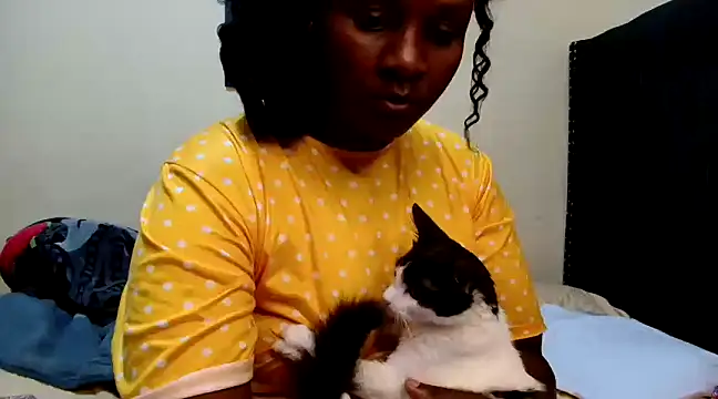 Snapshot of Toomuchbooty33 chatting on 02.02.25 Toomuchbooty33 online show from 02.02.25