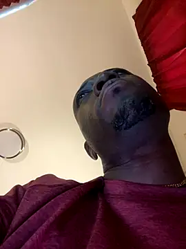 Snapshot of KingB8r chatting on 10.29.25 KingB8r online show from 10.29.25