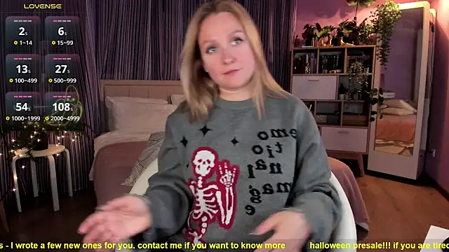 Snapshot of Lazy_Lady chatting on 10.26.25 Lazy Lady online show from 10.26.25