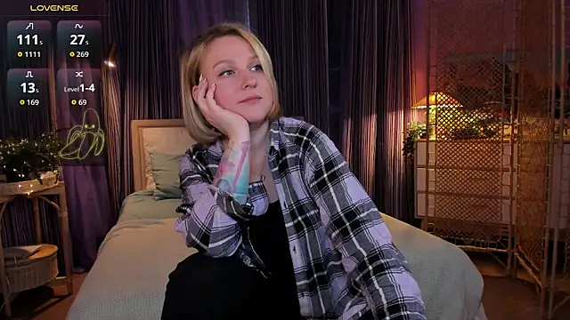 Snapshot of Lazy_Lady chatting on 02.25.26 Lazy Lady online show from 02.25.26