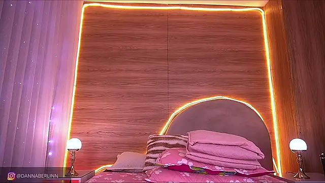 Snapshot of danna_berlin_ chatting on 02.17.26 danna berlin online show from 02.17.26