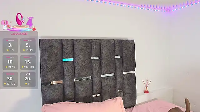 Snapshot of Natasharuso chatting on 09.26.25 Natasharuso online show from 09.26.25