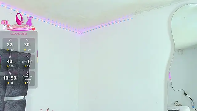 Snapshot of Natasharuso chatting on 10.14.25 Natasharuso online show from 10.14.25