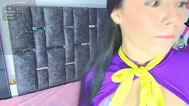 Snapshot of Natasharuso chatting on 10.29.25 Natasharuso online show from 10.29.25