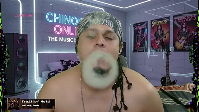 Snapshot of chino_roz chatting on 10.10.25 chino roz online show from 10.10.25