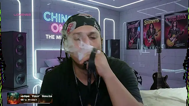 Snapshot of chino_roz chatting on 10.16.25 chino roz online show from 10.16.25