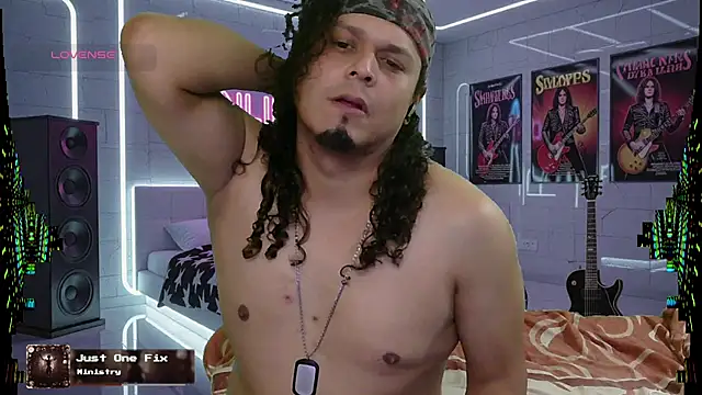 Snapshot of chino_roz chatting on 10.21.25 chino roz online show from 10.21.25