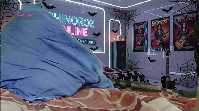 Snapshot of chino_roz chatting on 10.26.25 chino roz online show from 10.26.25