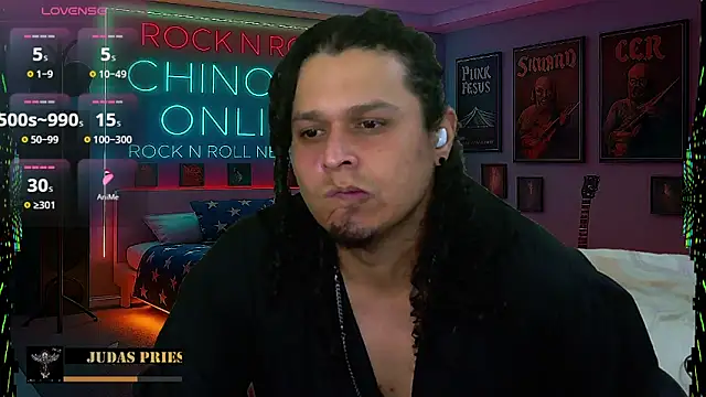 Snapshot of chino_roz chatting on 02.15.26 chino roz online show from 02.15.26