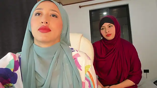 Snapshot of adila_anich chatting on 11.05.25 adila anich online show from 11.05.25