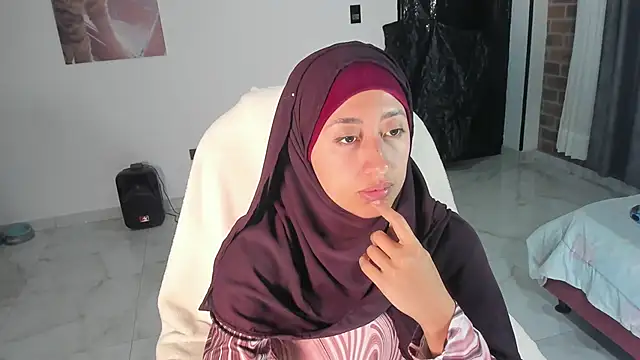 Snapshot of adila_anich chatting on 01.09.26 adila anich online show from 01.09.26