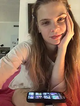 Snapshot of LeyaJohnson chatting on 12.20.24 LeyaJohnson online show from 12.20.24