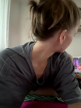 Snapshot of LeyaJohnson chatting on 09.11.25 LeyaJohnson online show from 09.11.25