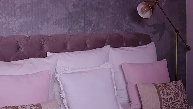 Snapshot of AngelaFay chatting on 02.04.26 AngelaFay online show from 02.04.26