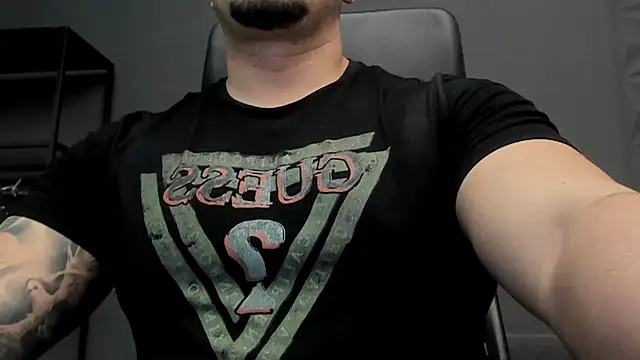 Snapshot of TonyWilcox chatting on 01.20.25 TonyWilcox online show from 01.20.25