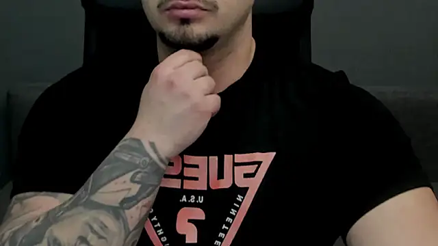 Snapshot of TonyWilcox chatting on 02.11.25 TonyWilcox online show from 02.11.25