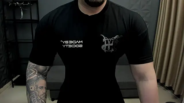 Snapshot of TonyWilcox chatting on 02.15.25 TonyWilcox online show from 02.15.25