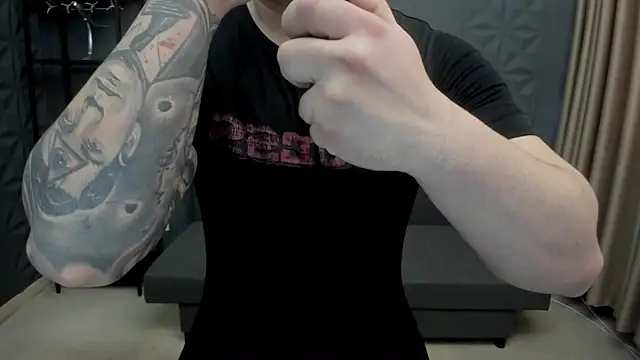 Snapshot of TonyWilcox chatting on 03.04.25 TonyWilcox online show from 03.04.25