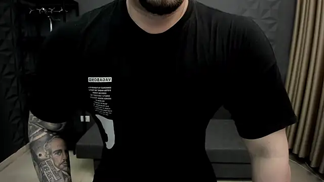 Snapshot of TonyWilcox chatting on 03.08.25 TonyWilcox online show from 03.08.25