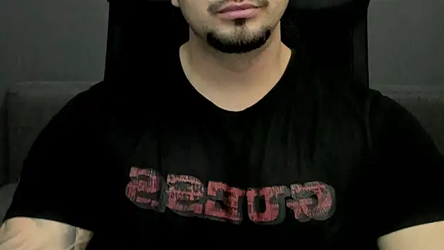 Snapshot of TonyWilcox chatting on 03.08.25 TonyWilcox online show from 03.08.25