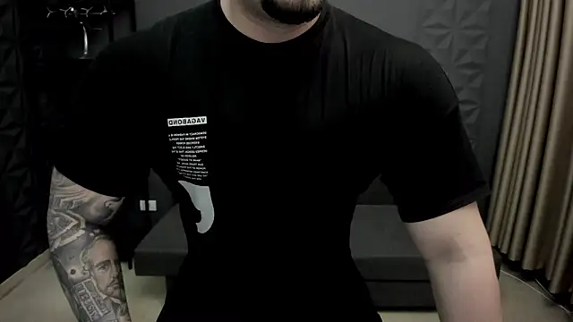 Snapshot of TonyWilcox chatting on 03.11.25 TonyWilcox online show from 03.11.25