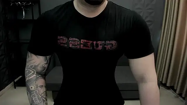 Snapshot of TonyWilcox chatting on 03.11.25 TonyWilcox online show from 03.11.25