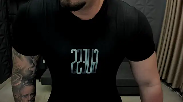 Snapshot of TonyWilcox chatting on 09.13.25 TonyWilcox online show from 09.13.25