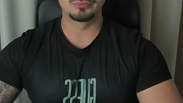 Snapshot of TonyWilcox chatting on 10.01.25 TonyWilcox online show from 10.01.25