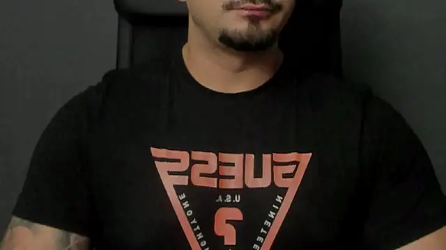 Snapshot of TonyWilcox chatting on 10.06.25 TonyWilcox online show from 10.06.25