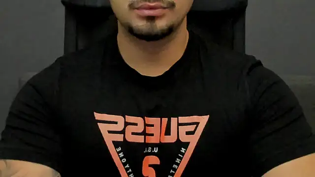 Snapshot of TonyWilcox chatting on 10.10.25 TonyWilcox online show from 10.10.25