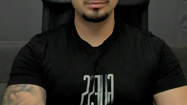 Snapshot of TonyWilcox chatting on 10.11.25 TonyWilcox online show from 10.11.25