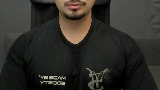 Snapshot of TonyWilcox chatting on 10.28.25 TonyWilcox online show from 10.28.25