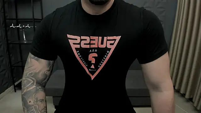 Snapshot of TonyWilcox chatting on 11.03.25 TonyWilcox online show from 11.03.25