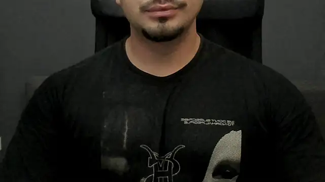 Snapshot of TonyWilcox chatting on 11.04.25 TonyWilcox online show from 11.04.25