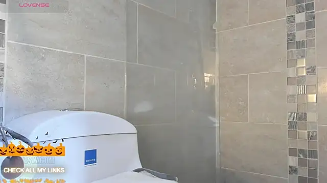 Snapshot of ohyesly_ chatting on 10.05.25 ohyesly online show from 10.05.25