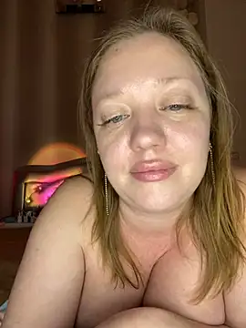 Snapshot of BBWOOW chatting on 12.07.24 BBWOOW online show from 12.07.24