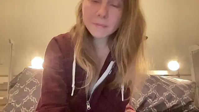 Snapshot of SweetLucy96 chatting on 12.19.24 SweetLucy96 online show from 12.19.24