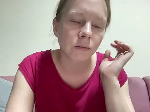 Snapshot of SweetLucy96 chatting on 10.25.25 SweetLucy96 online show from 10.25.25