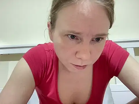 Snapshot of SweetLucy96 chatting on 11.14.25 SweetLucy96 online show from 11.14.25