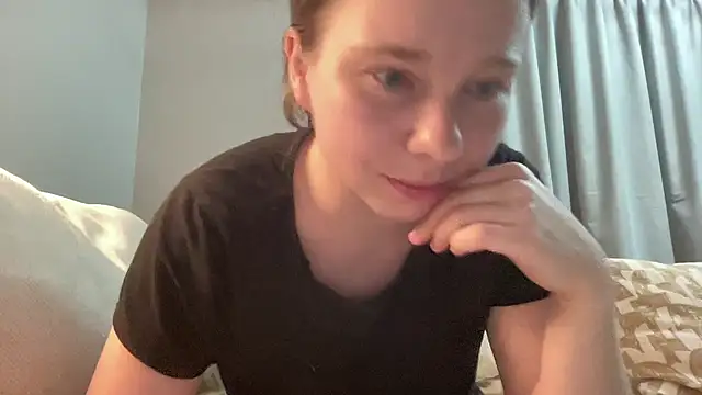 SweetLucy96 online show from 04.11.26